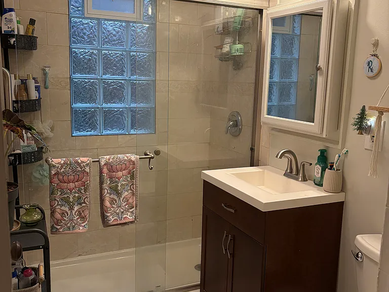 208 W Tupper St #1 — Photo 18
