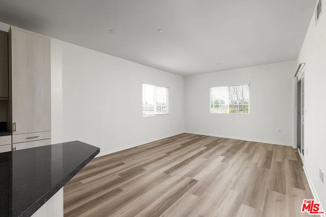 3 bed, 2.0 bath, 1427 sqft, $3,395 — Photo 2
