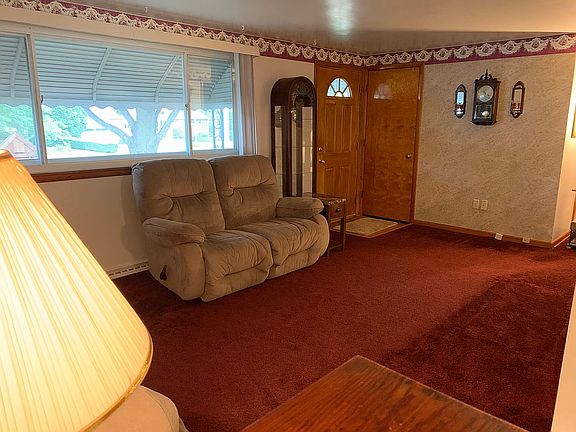 3rd image of 28 Fernwood Blvd