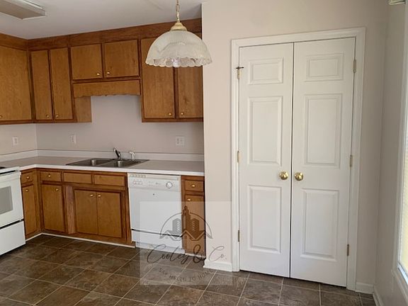 3rd image of 110 Anna St #9