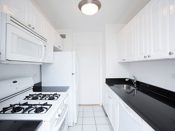 4th image of 360 E 65th St APT 8D