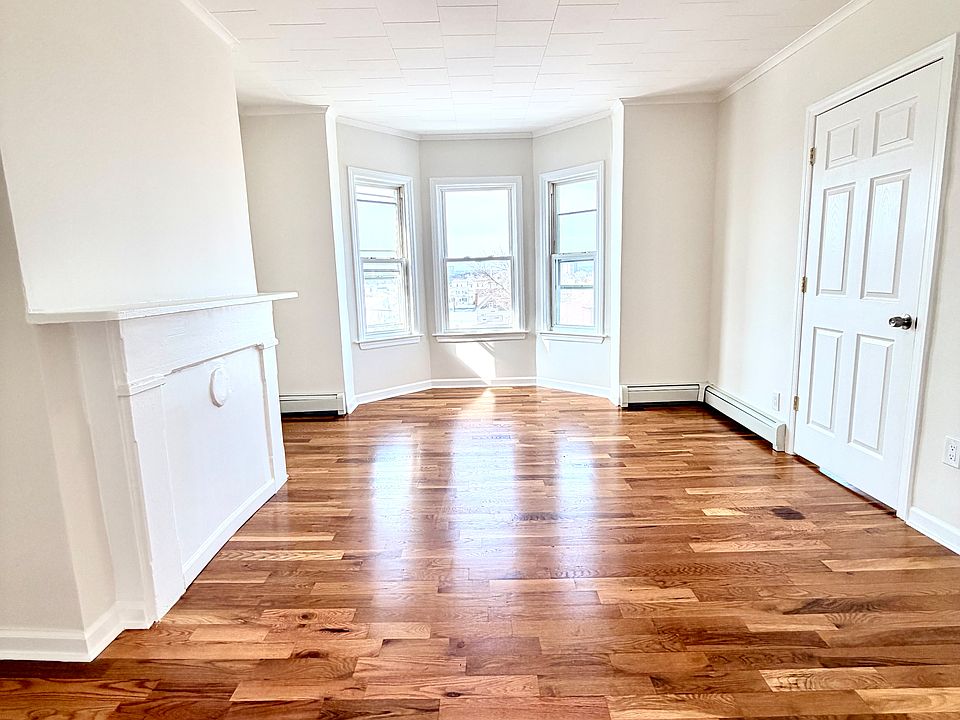 1st image of 284 Kearny Ave Floor 3