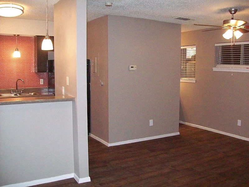 1st image of 4100 Victory Dr APT 121