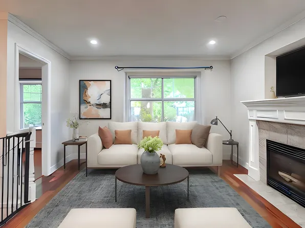 1553 Burrill Ave, North Vancouver, BC V7K 1L8