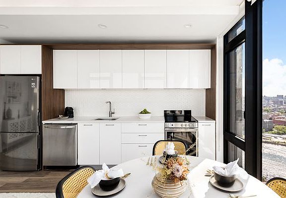 4th image of 228 E 135th St Penthouse M4