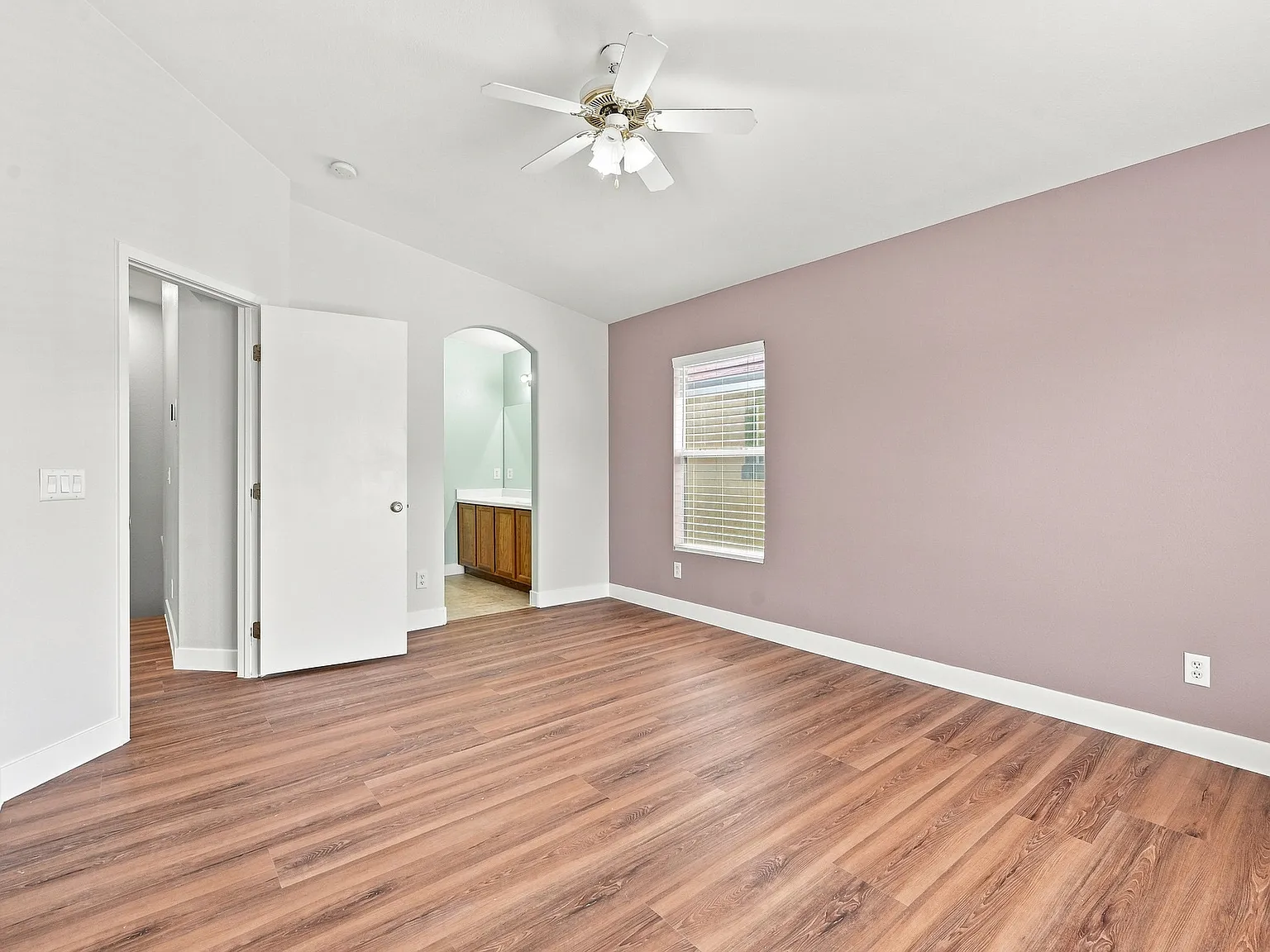 2 bed, 1069 sqft, $1,595 — Photo 4