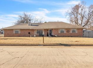 1030 N Ridgecrest Way, Mustang, OK 73064