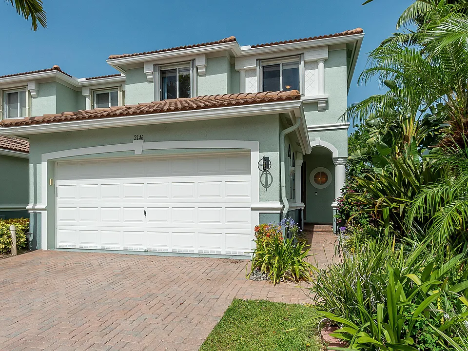 2146 Oakmont Dr