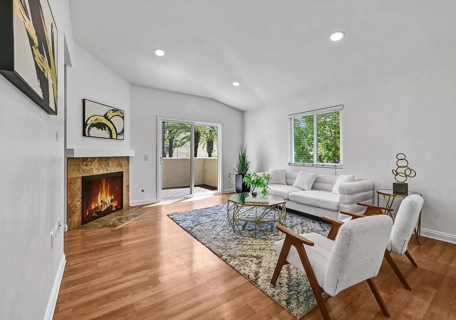 Beautiful Upper-Level Corner Condo, Dual Primary Suites & Resort-Style Amenities with Washer and ... — Photo 3