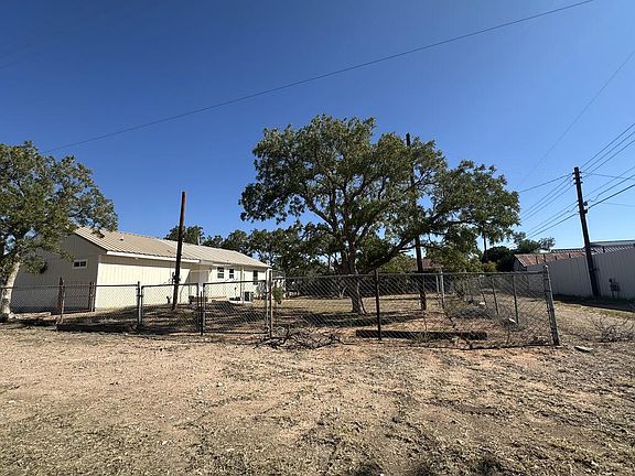 3rd image of 700 E 22nd St