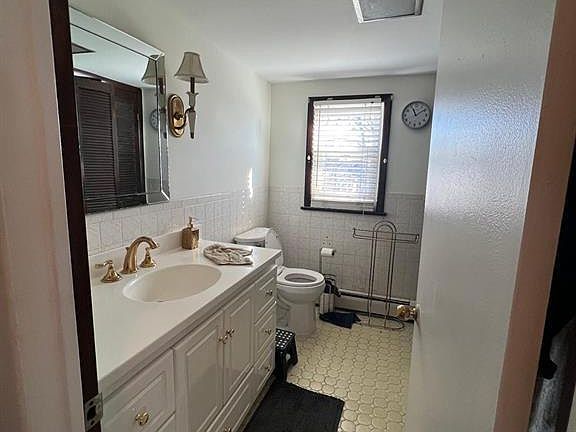 5th image of 18 Polk Ave