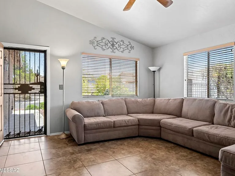 8807 S Desert Rainbow Dr — Photo 7