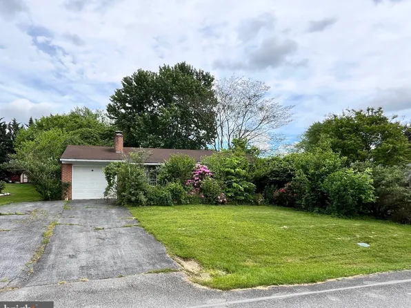 10913 Rosewood Dr, Hagerstown, MD 21740