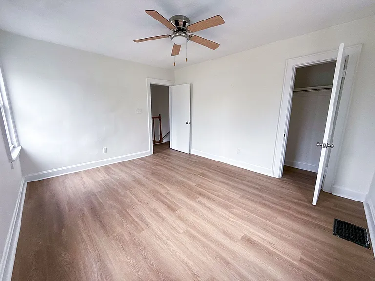 2143 Leonard Ave — Photo 11