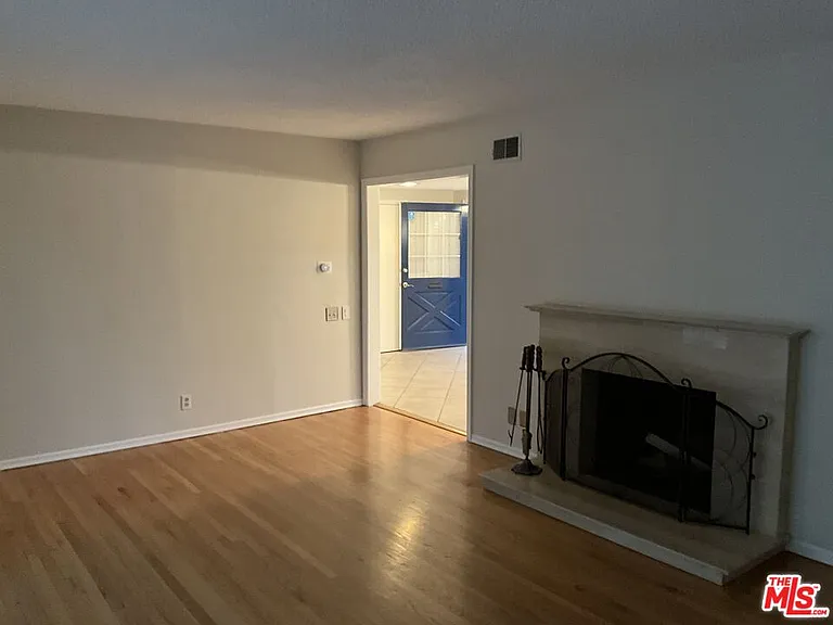 2963 Glencrest St — Photo 3