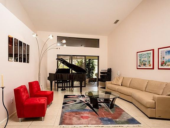 4th image of 822 Marco Dr NE