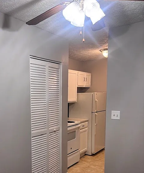 College Park Apartments — Photo 15