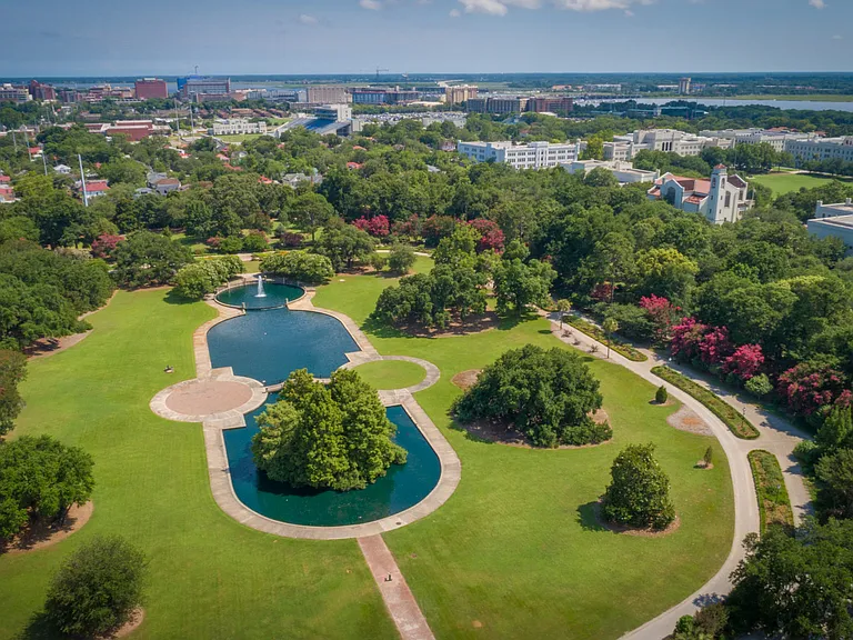 Hampton Park (5 min walk)