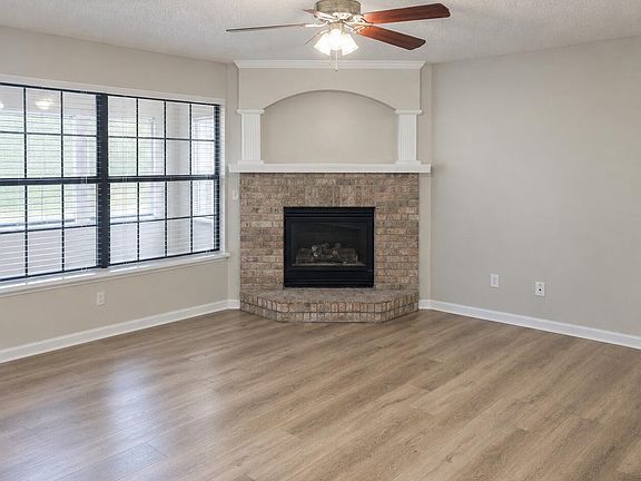 3rd image of 4619 Pine Ave