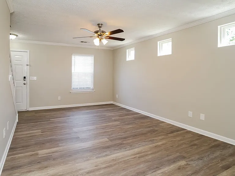 136 Oak Grove Pl — Photo 14