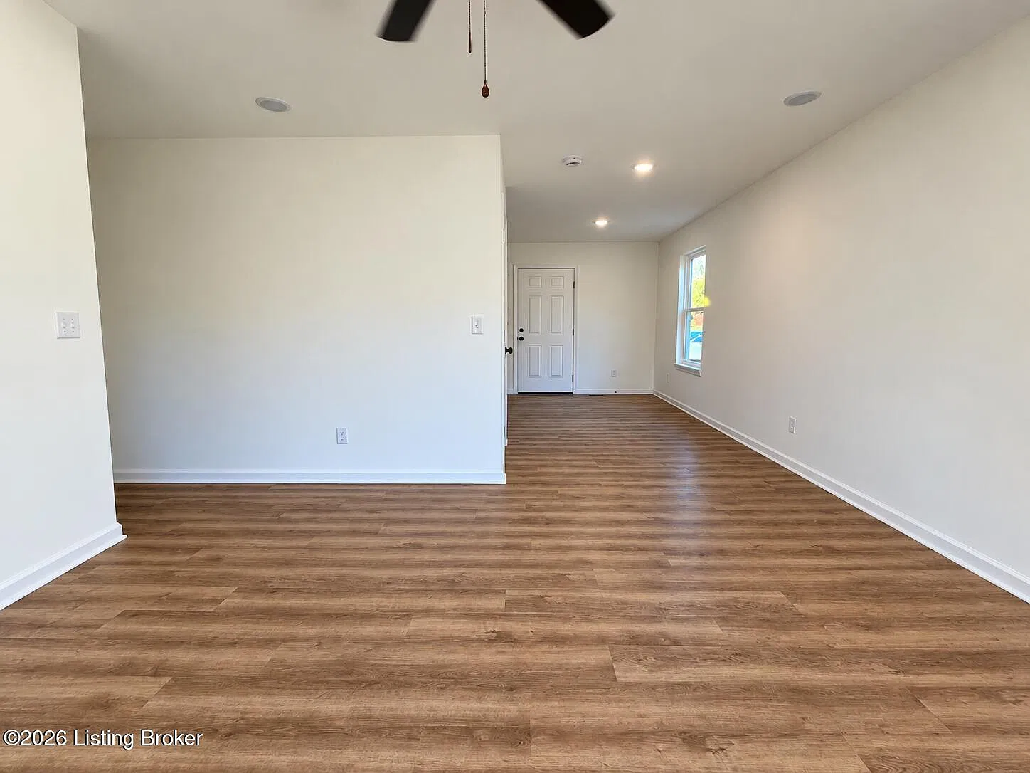 5 bed, 3.0 bath, 2400 sqft, $1,695 — Photo 2