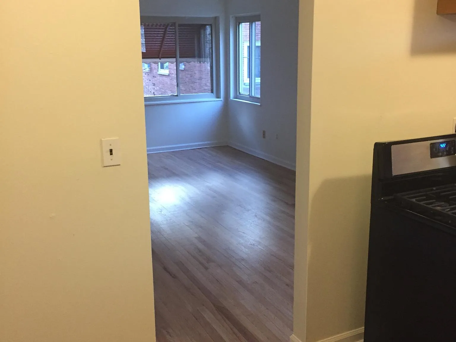 1433 Riverside Dr — Photo 4