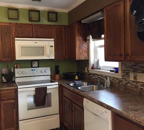 3rd image of 9516 Blake Circle NE