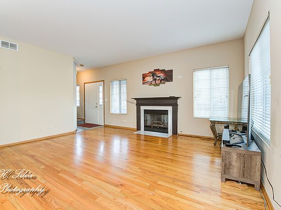 3rd image of 273 Windsor Ct Unit A
