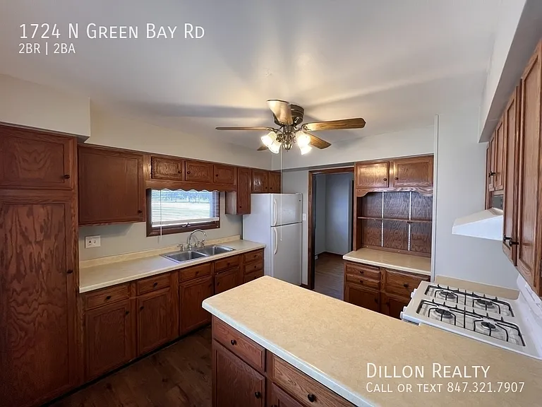1724 N Green Bay Rd — Photo 6