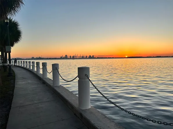 218 SE 14th St, Miami, FL