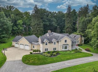 555 Solon Rd, Chagrin Falls, OH 44022