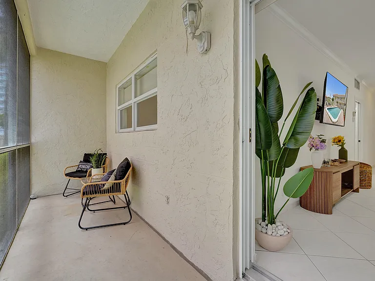 1450 N Riverside Dr #103 — Photo 43