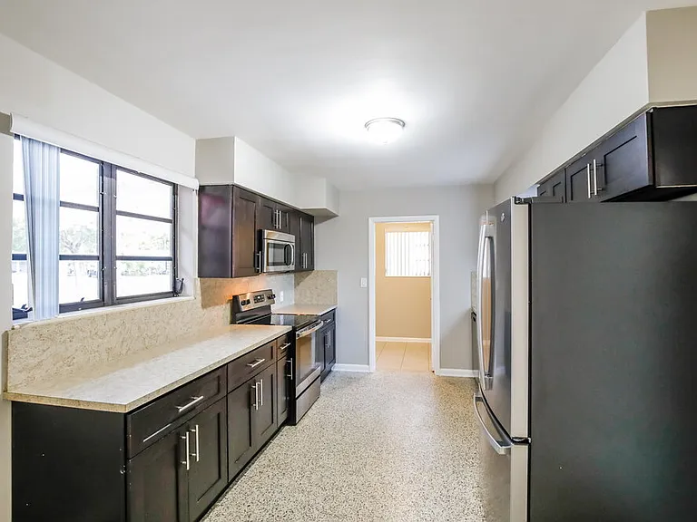19101 SW 89th Ct — Photo 6