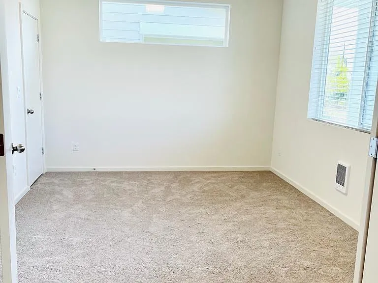 8406 55th Pl NE — Photo 3
