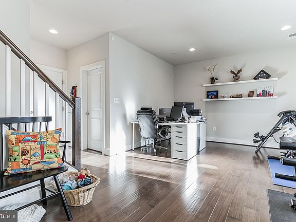 3rd image of 14477 Lake Vista Dr