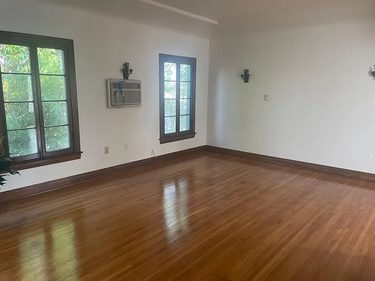 672 Euclid Ave #1/2 — Photo 10