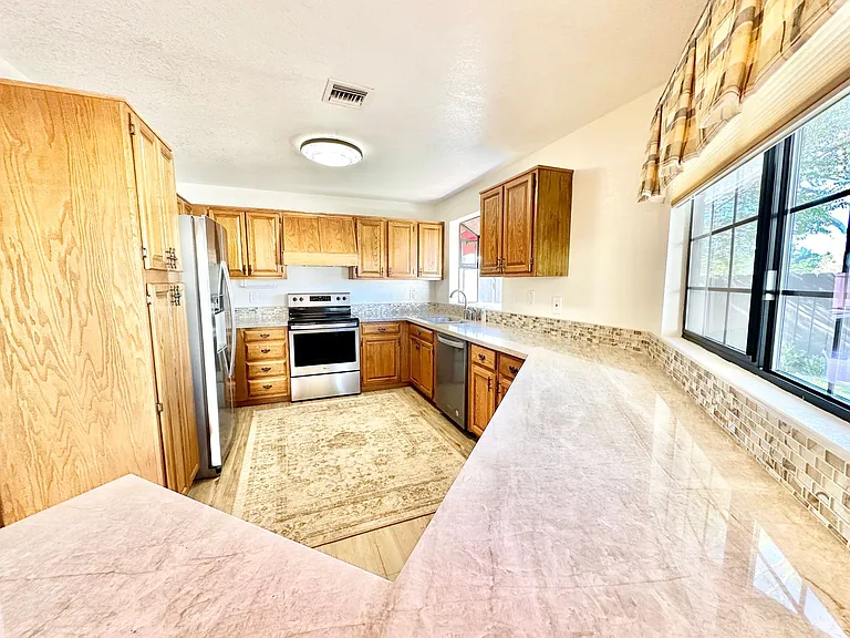 1732 Woodbrook Ln — Photo 12
