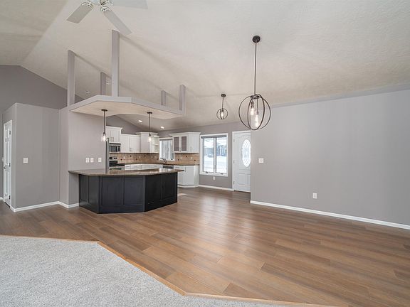 5th image of 5801 S Grand Prairie Dr