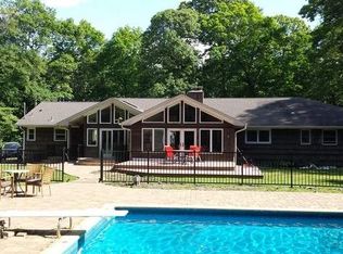 16 Branglebrink Rd, Saint James, NY 11780