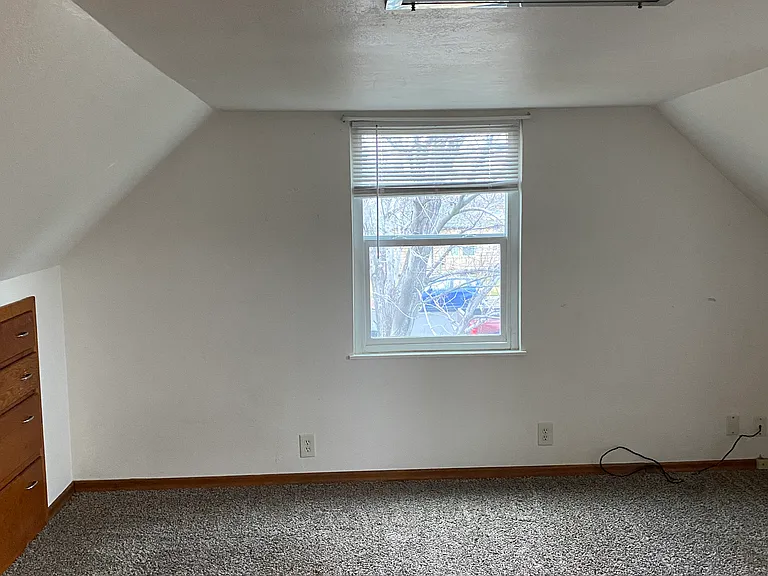 1042 W Cascade Ave #B — Photo 10