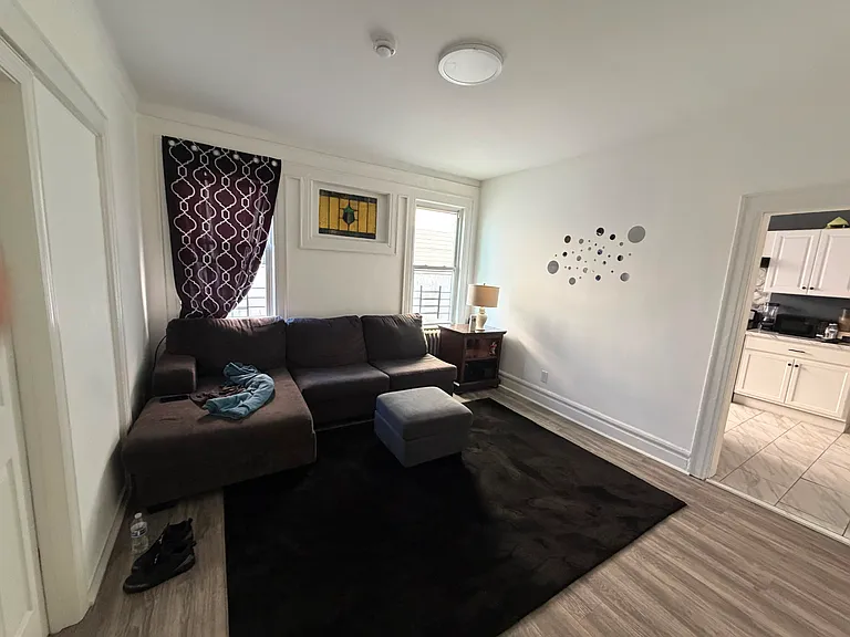28 Saint James Pl #1R — Photo 3