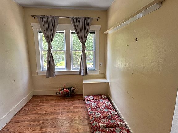 4th image of 205 S 32nd Ave