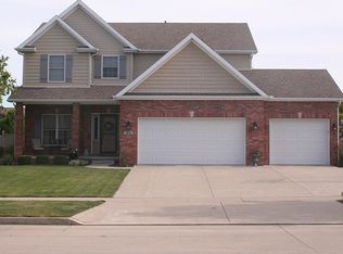 3905 Baywood Rd, Bloomington, IL 61705