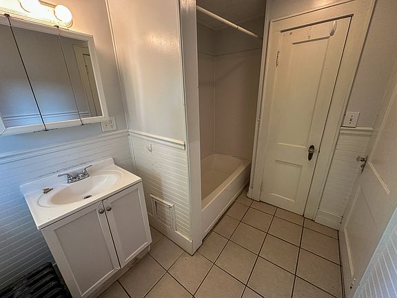 3rd image of 412 Hudson St