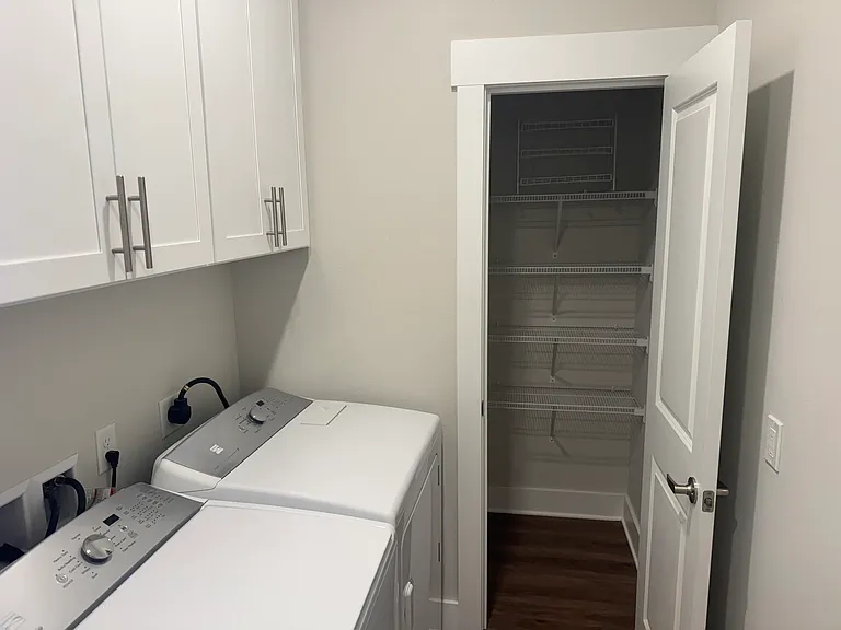 180 Bradford Ct — Photo 3