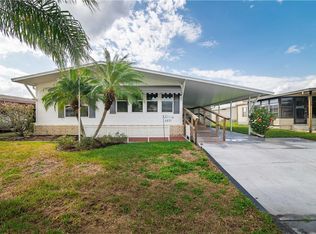 5651 Pawnee St, Zephyrhills, FL 33542