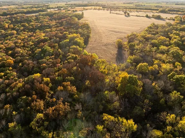 6675 Irwin Rd, Mound City, KS 66056