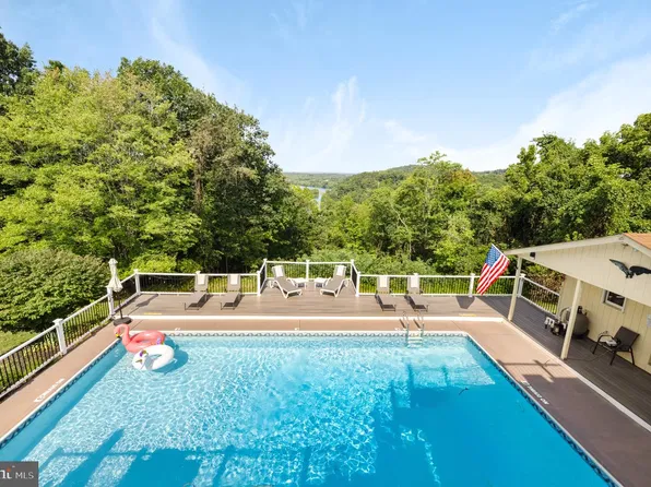 417 Hostler Rd, Harpers Ferry, WV 25425