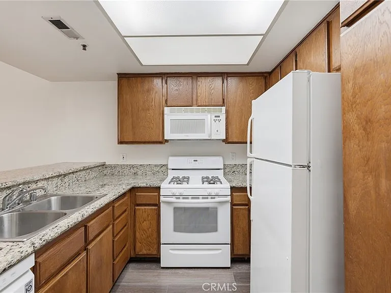 2559 Plaza Del Amo #104 — Photo 7