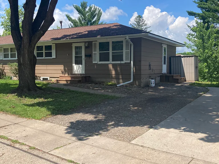 1803 Spruce Dr — Photo 2